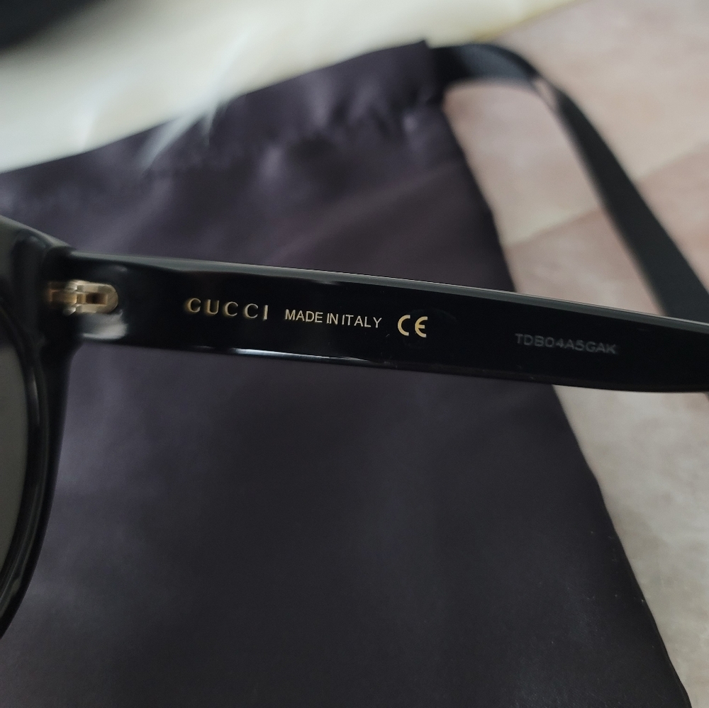 NEW Large Gucci Sunglasses with Gold Logo and Case - Picture 7 of 14